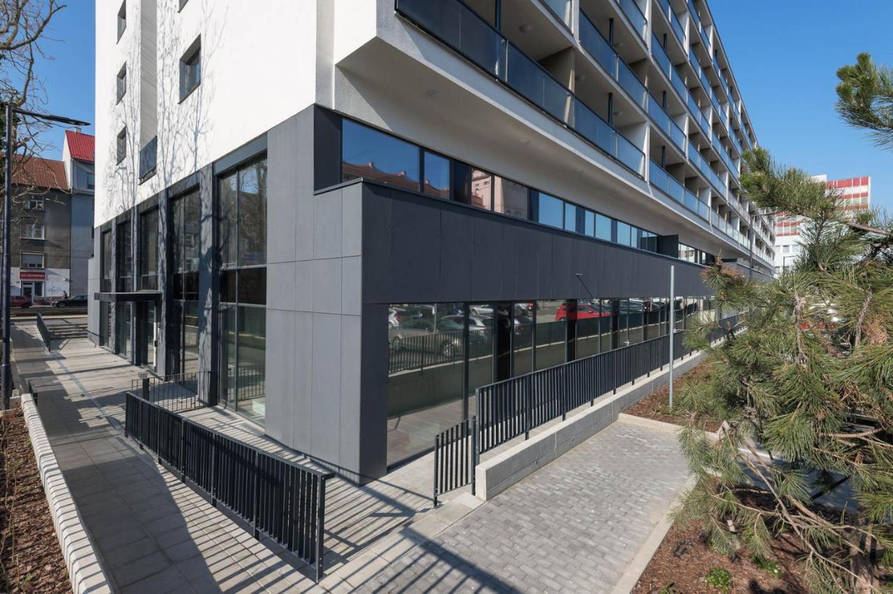 Central Point By Zoom Apartments ブラチスラヴァ エクステリア 写真